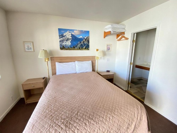 Bristlecone Motel image 6